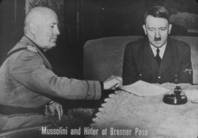 04-Mussulini-and-Hitler-at-Brenner-Pass.jpg